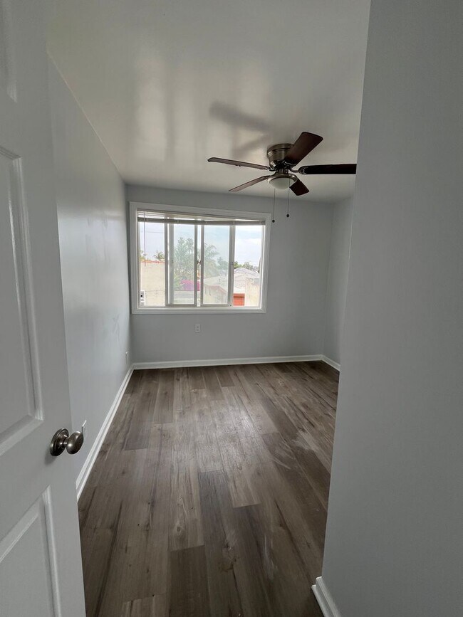 Building Photo - 3 Bedroom 1.5 Bath Back house