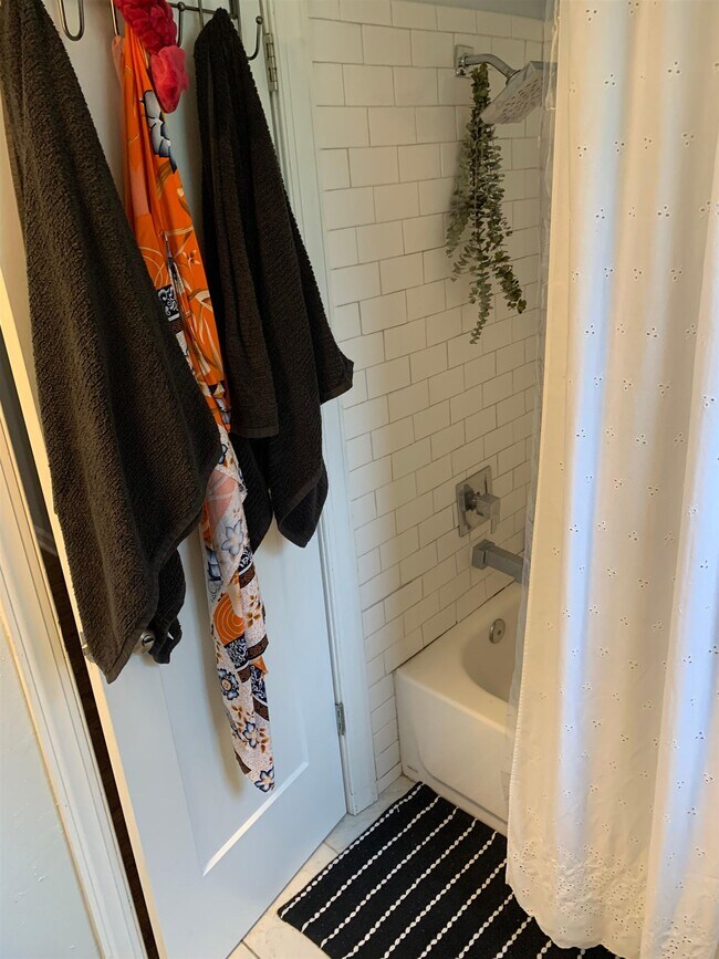 Building Photo - 1111 Washington Ct