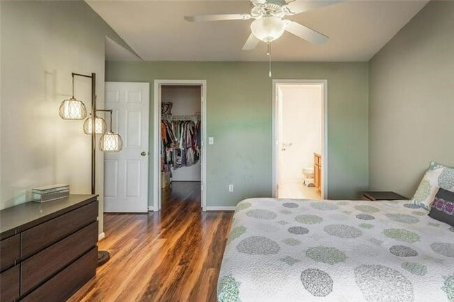 Building Photo - GORGEOUS COMMERCE TOWNSHIP 2 BED/2 BATH MO...