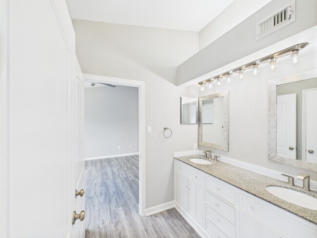 Building Photo - 8055 Cambridge St