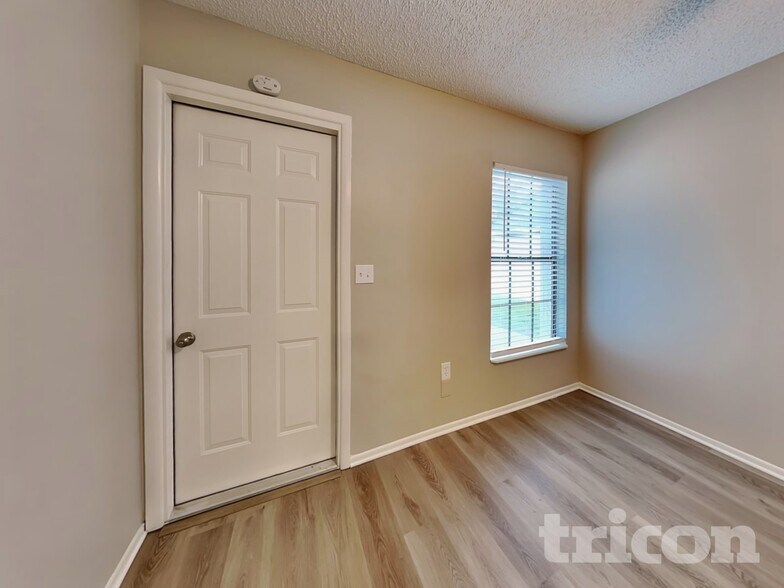 Building Photo - 1455 Marigold Dr