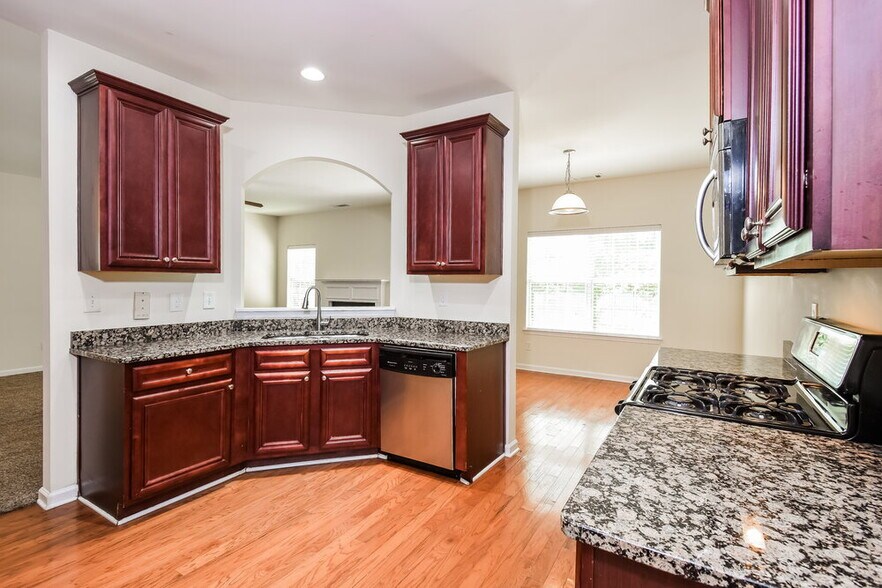 Building Photo - 4740 Hopewell Manor Dr