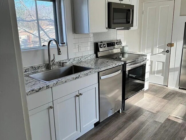 Building Photo - 35 Lincoln Ave