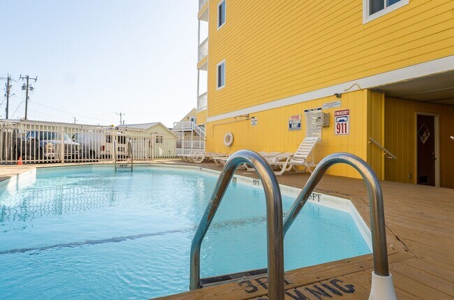 Building Photo - 302 Canal Dr