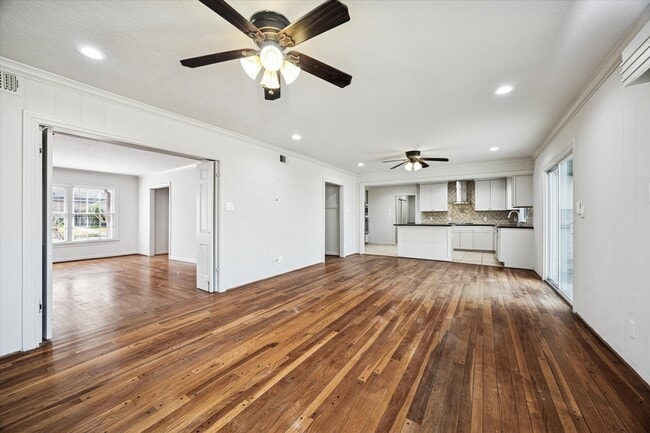 Building Photo - 2506 Avalon Pl