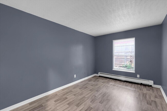 Building Photo - Spacious 1–3 Bedroom Apartments in South Louisville | Cedar Chase
