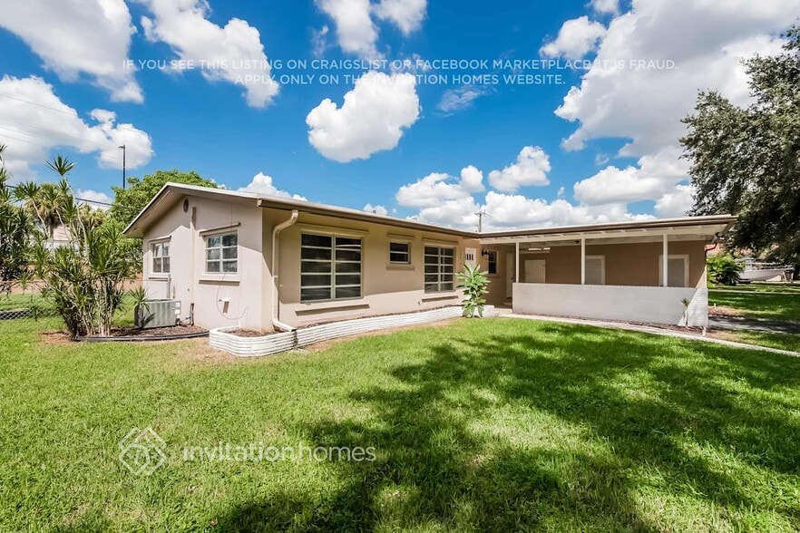 Building Photo - 206 S 57th Way