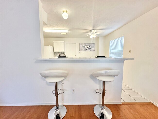 Building Photo - 8223 Golf Green Cir