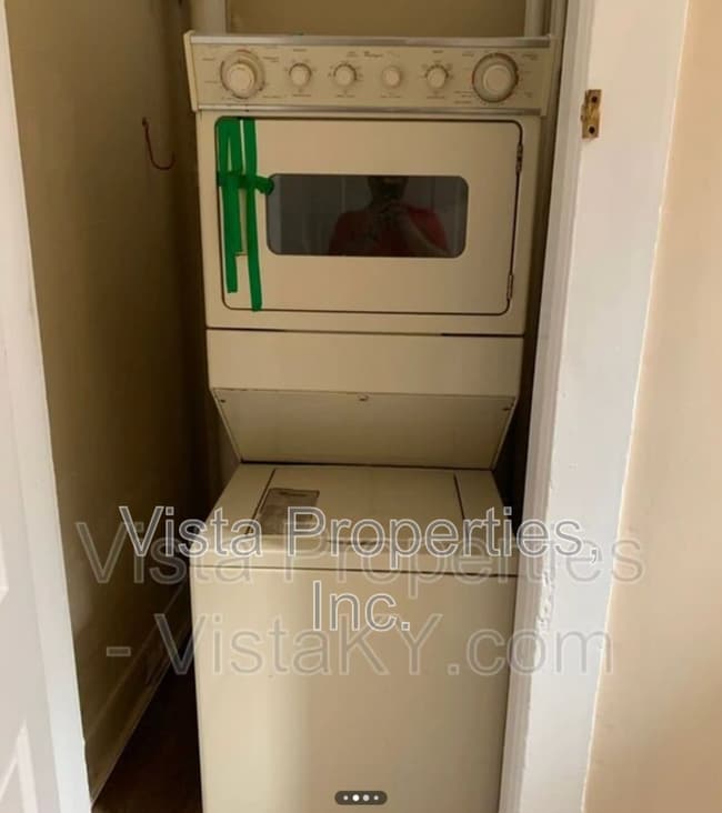 Building Photo - 514 W Oak St