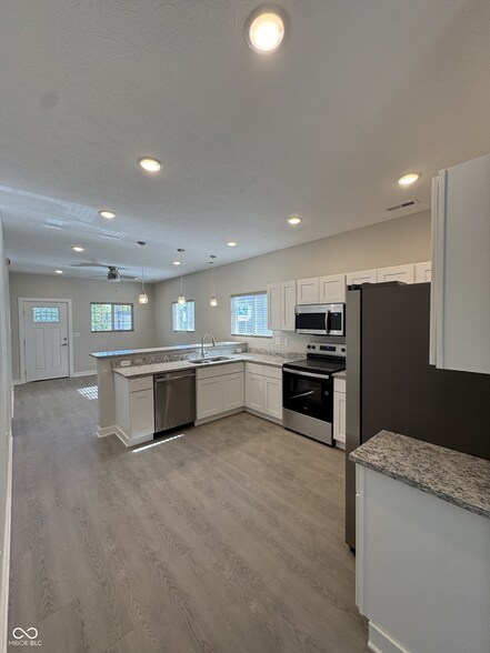 Building Photo - 228 N Randolph St