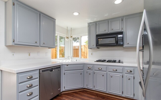 Building Photo - Updated Rancho Del Oro 3 bedroom 2 bath home
