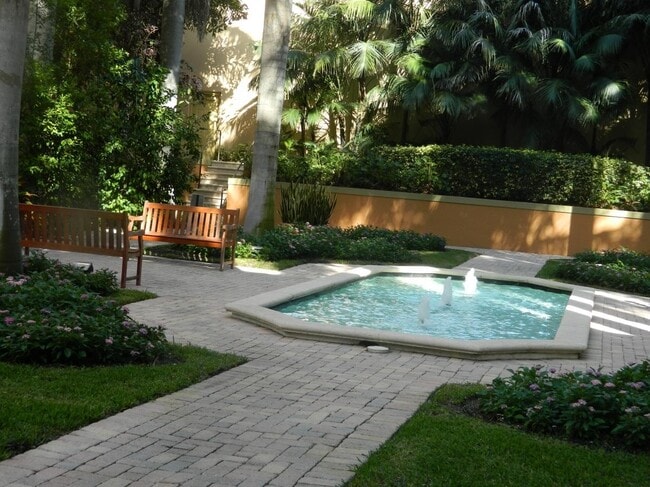 Building Photo - 460 S Rosemary Ave