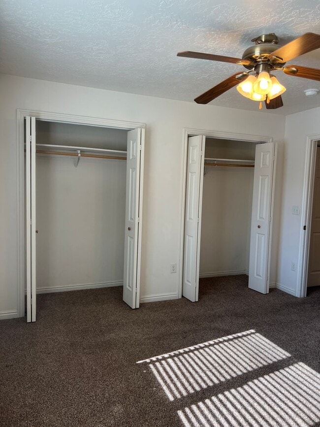 Building Photo - 2 bed 1.5 bath unit in the Meadows