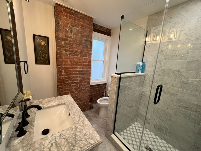 Building Photo - Dennison Ave 866-868 CR