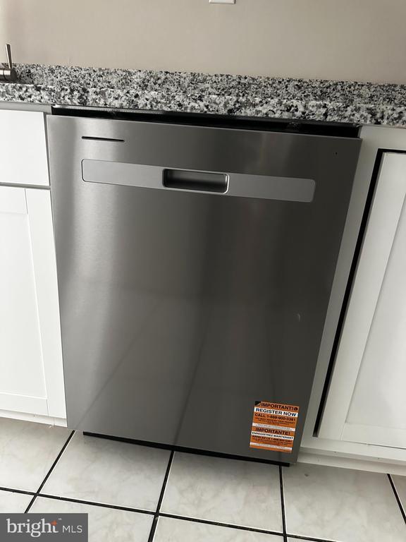 Building Photo - 325 Brock Square