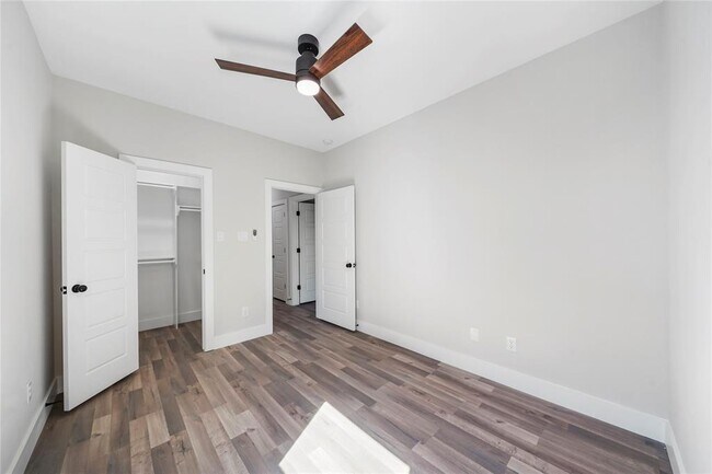 Building Photo - 402 E 37th St