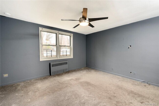 Building Photo - 5 Sadore Ln