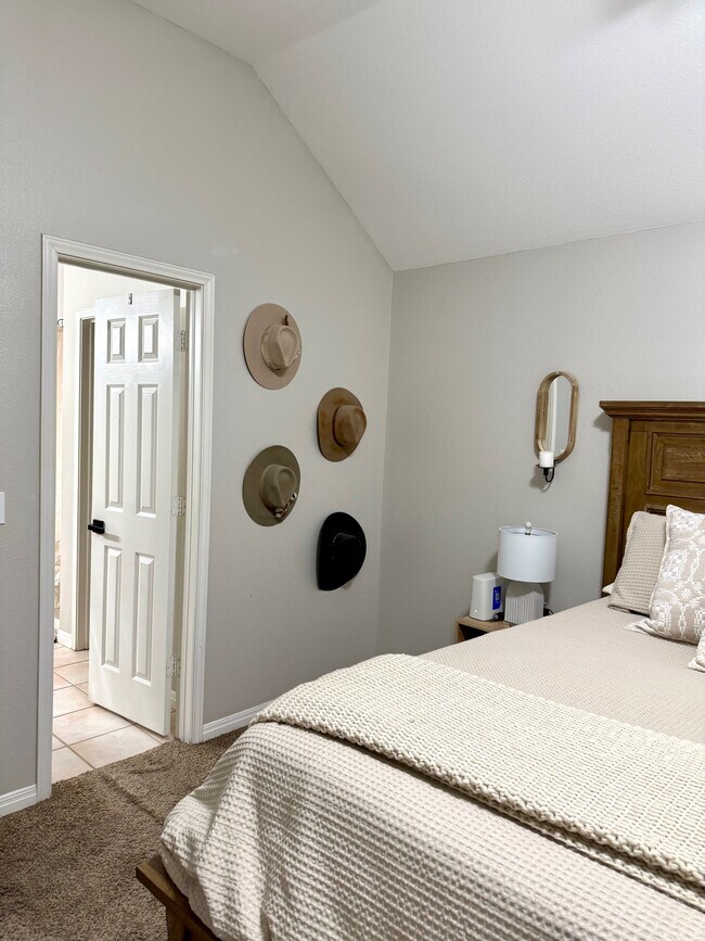 Building Photo - 1353 Pecan Ridge