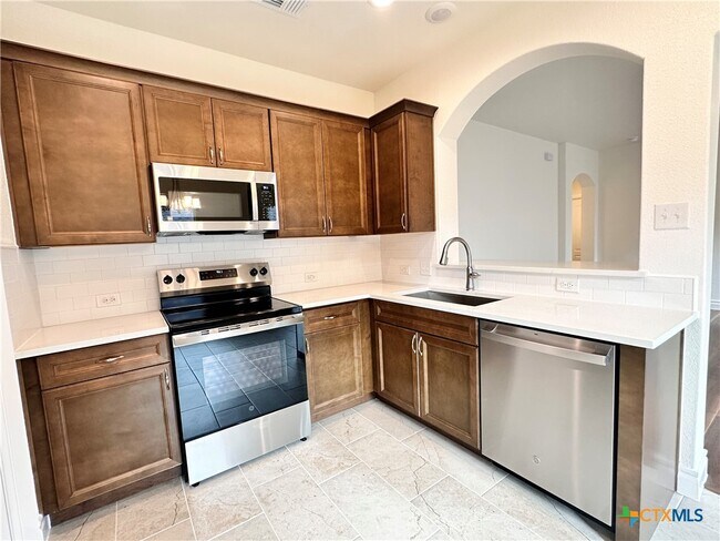 Building Photo - 2017 Ridge View Dr