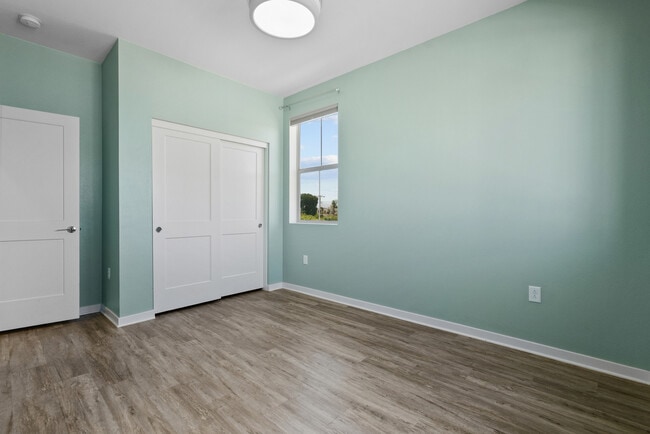Building Photo - 105 Red Brick Dr
