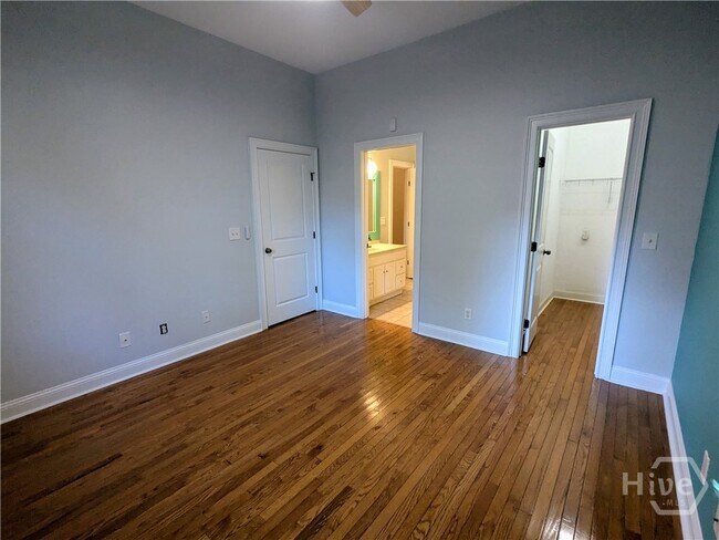 Building Photo - 305 E Duffy St