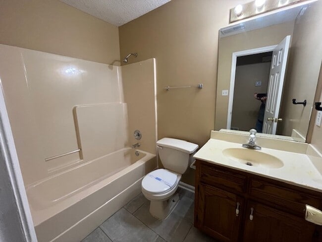 Building Photo - Renovated 3 Bedroom 2 Bath Home for Rent!!