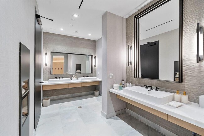 Building Photo - 1116 N Ocean Blvd