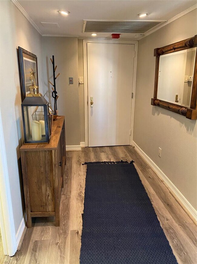 Building Photo - 1122 Colorado St