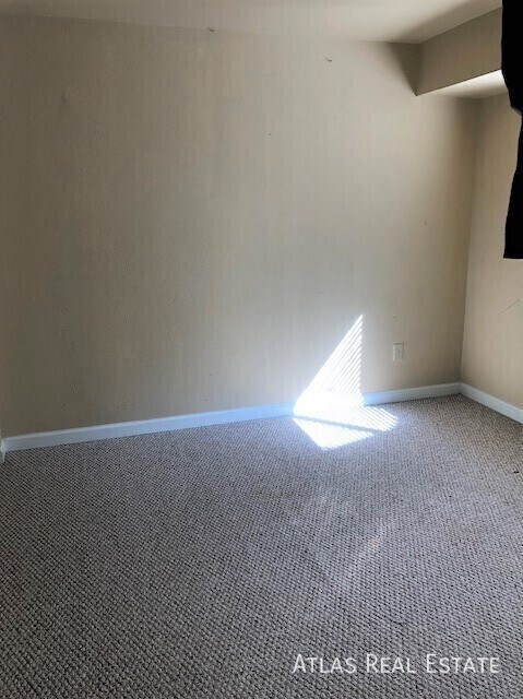 Building Photo - 3820 Dolphin Cir