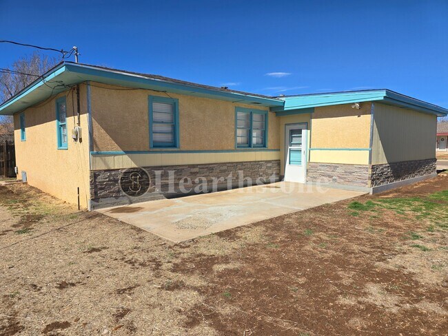 Building Photo - 717 Sandia Dr
