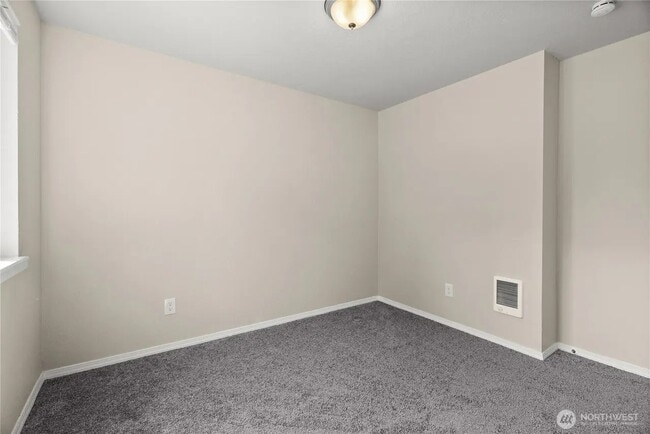 Building Photo - 502 Tullis St NE