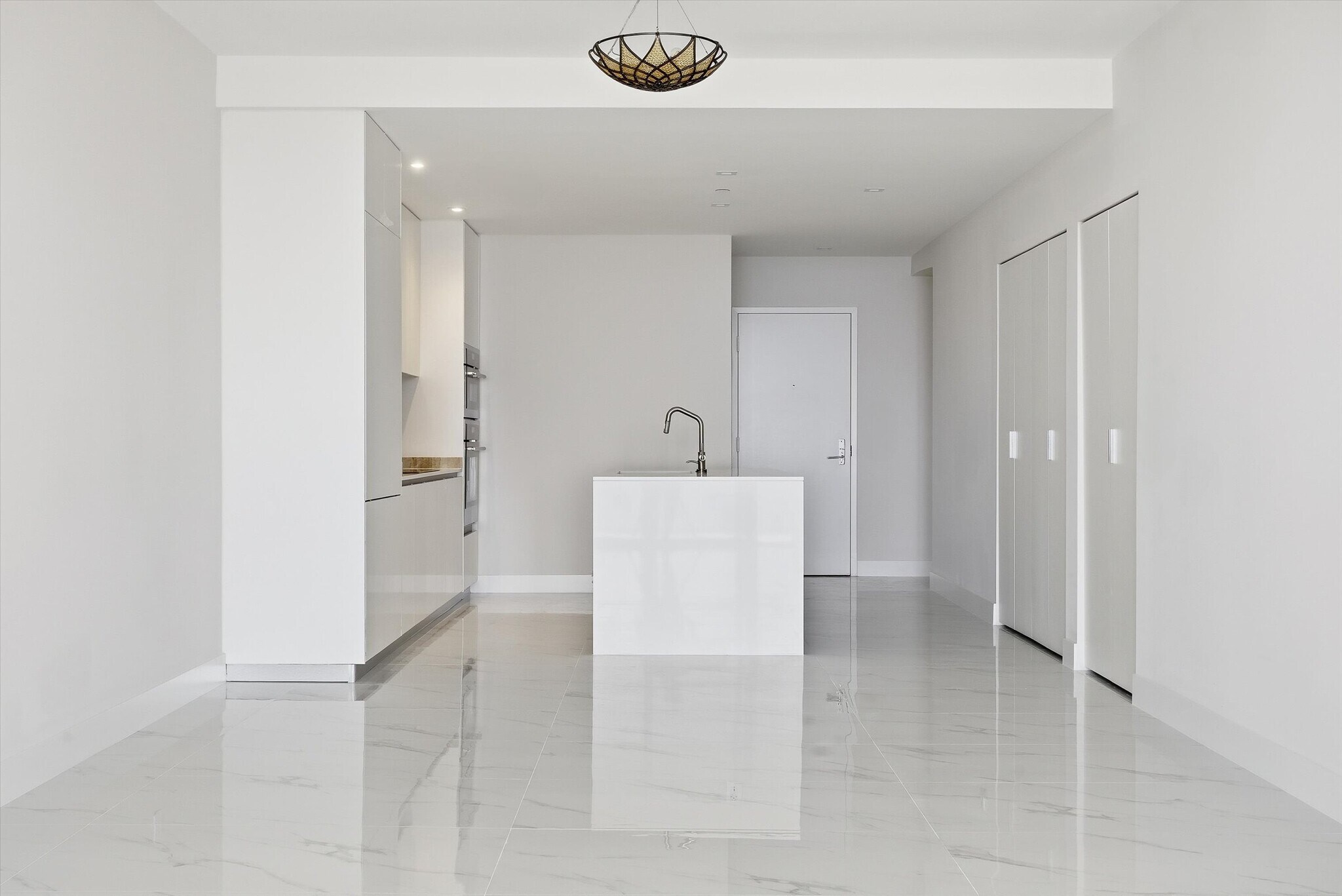 Building Photo - 700 NE 24th St