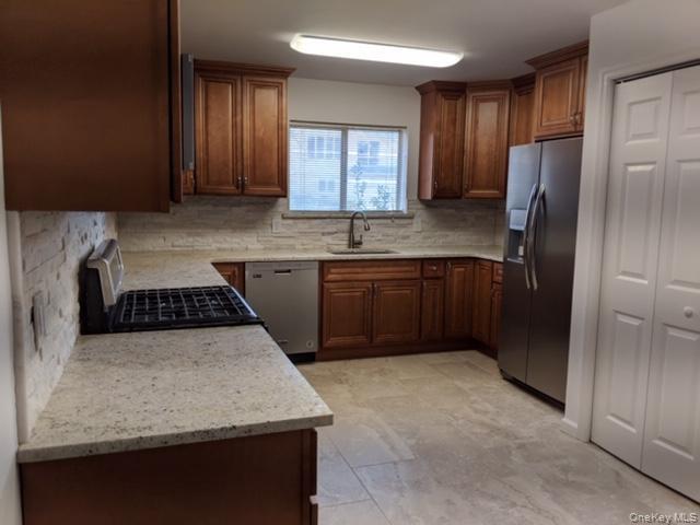 Building Photo - 649 E Beech St