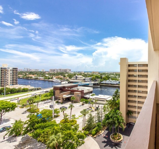 Building Photo - 3100 NE 49th St