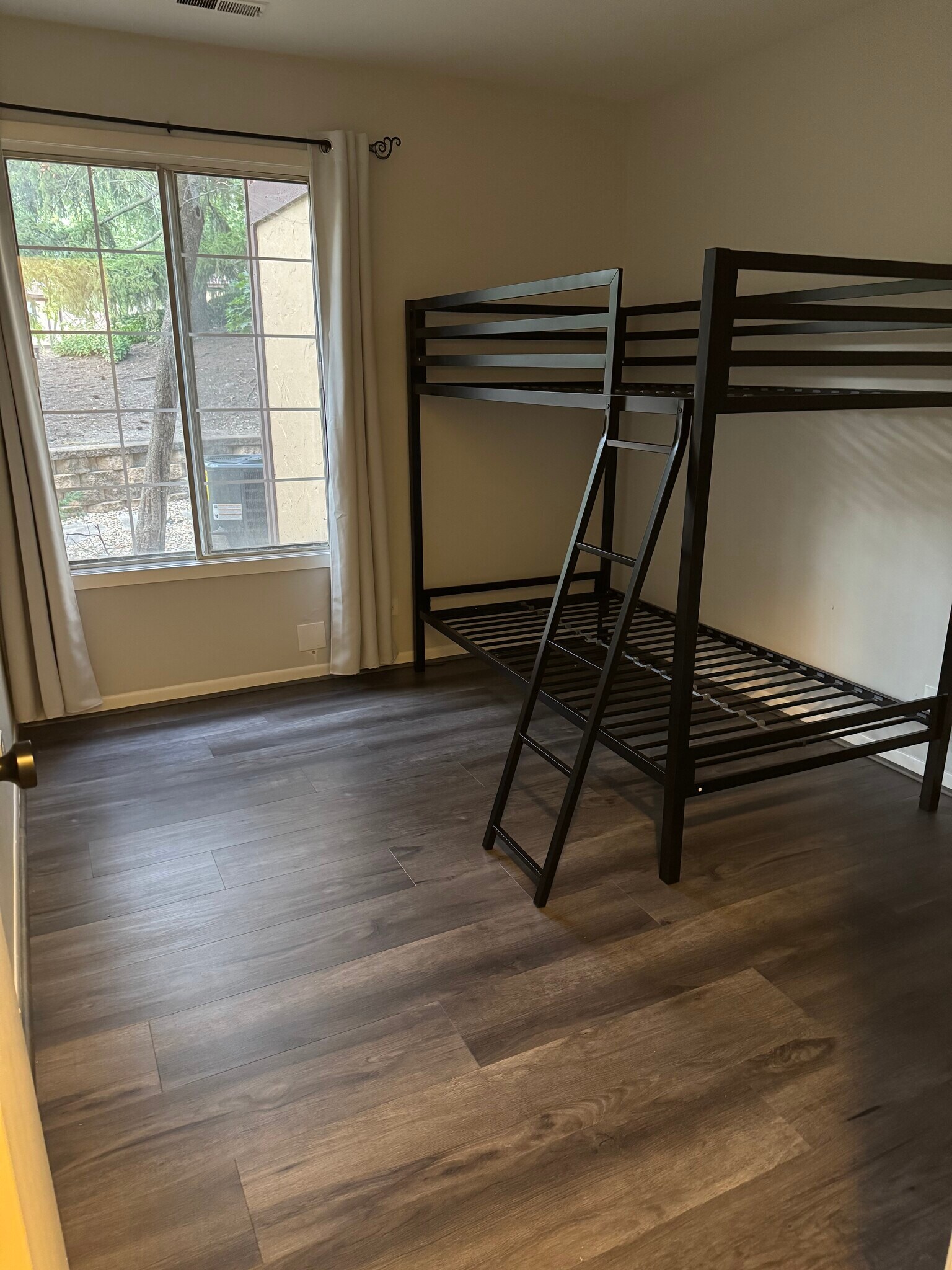 Bedroom 3 - 1601 Thames Ct