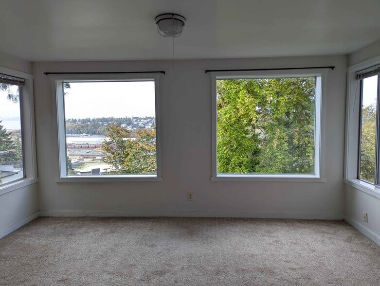 Building Photo - 2219 11th Ave W