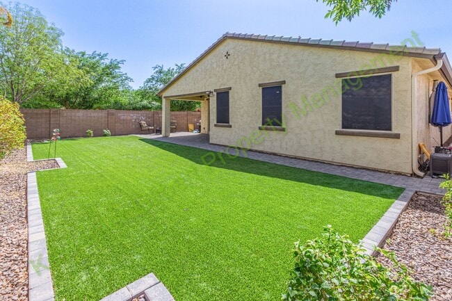 Building Photo - Beautiful Single-Story 3-Bed/3-Bath Home i...