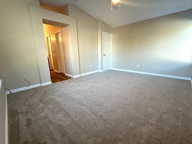 Building Photo - Spacious 4 Bedroom Corner Lot in Brentwood!