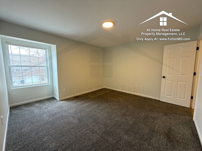 Building Photo - Greystone Court 1011-1013 Duplex