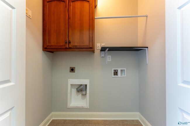 Building Photo - 525 W Mossyleaf Dr SW