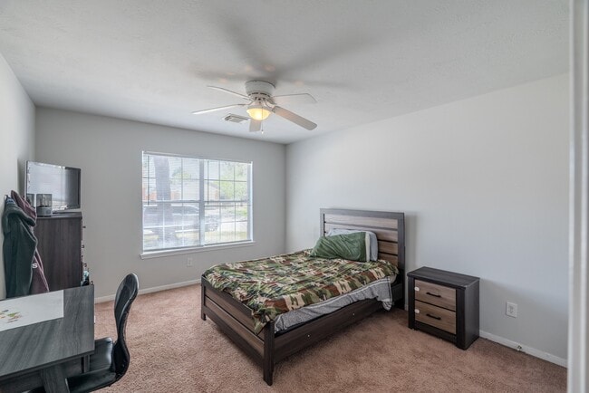 Building Photo - 914 Parsonfield Ct