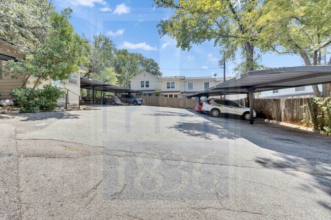 Building Photo - 907 E Oltorf St