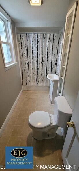 Building Photo - 454 Dubuque St