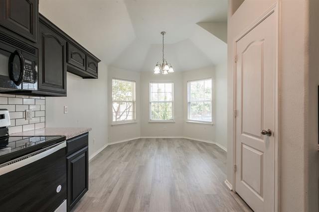 Building Photo - 912 Hidden Oaks Dr