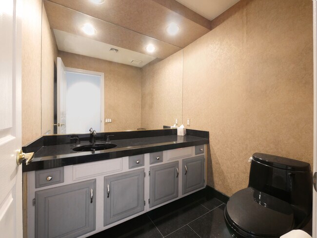 Building Photo - 48600 Shady View Dr