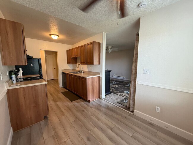 Building Photo - 3855 E Leonesio Dr