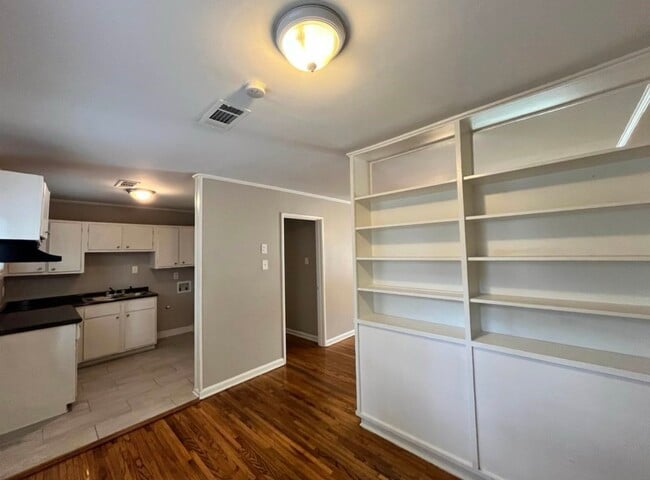 Building Photo - 1463 Merrycrest Dr