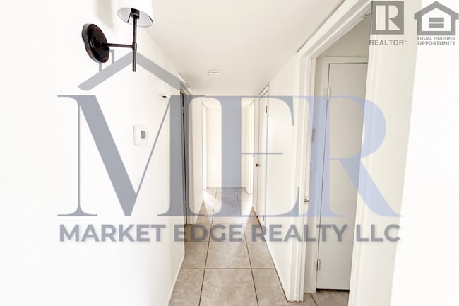 Building Photo - 3Bed/2Bath Apartment at 48th St/Thomas! Move-In Ready on 05/14/2026!--FENCED-IN YARD! NO HOA!