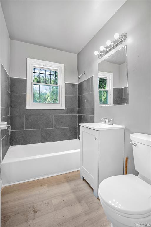 Building Photo - 1034 E Bundy Ave