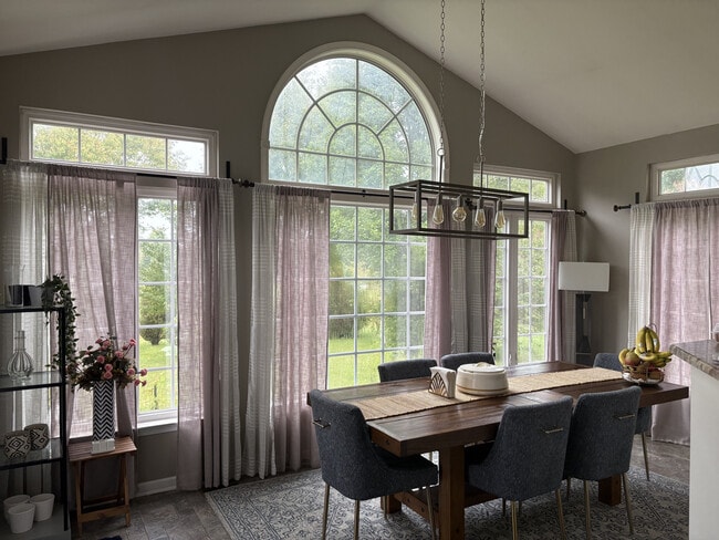 Building Photo - 8 Butterfly Ln